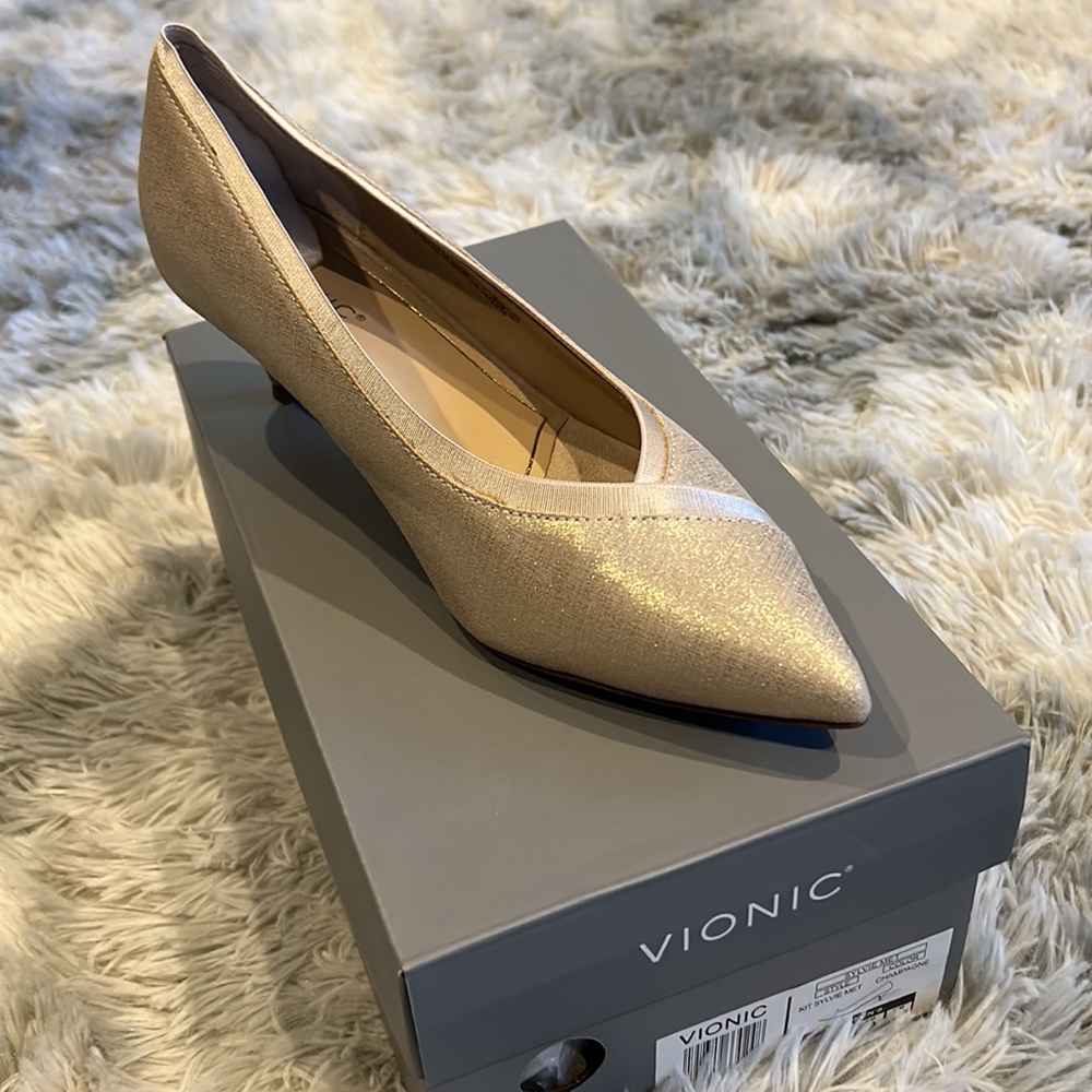 New Vionic Sylvie kitten heel champagne color